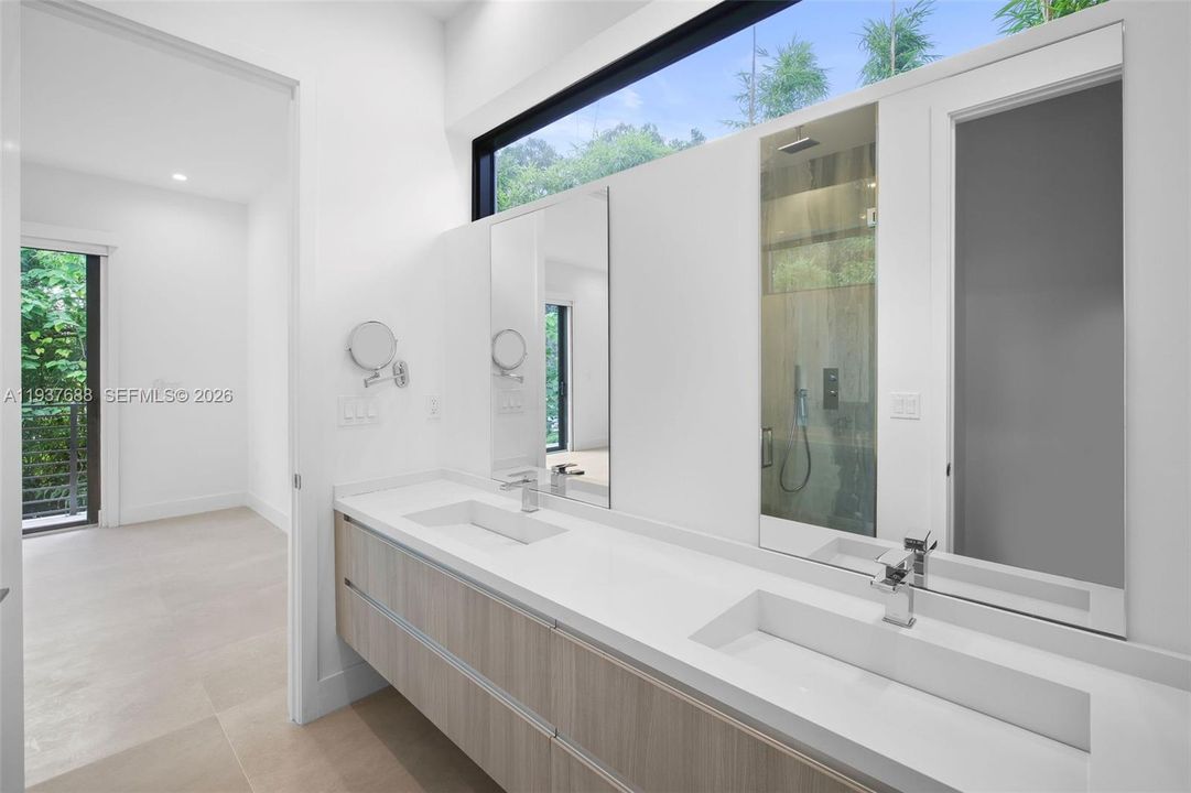 For Sale: $2,285,000 (4 beds, 5 baths, 2424 Square Feet)