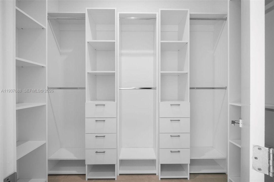 For Sale: $2,285,000 (4 beds, 5 baths, 2424 Square Feet)