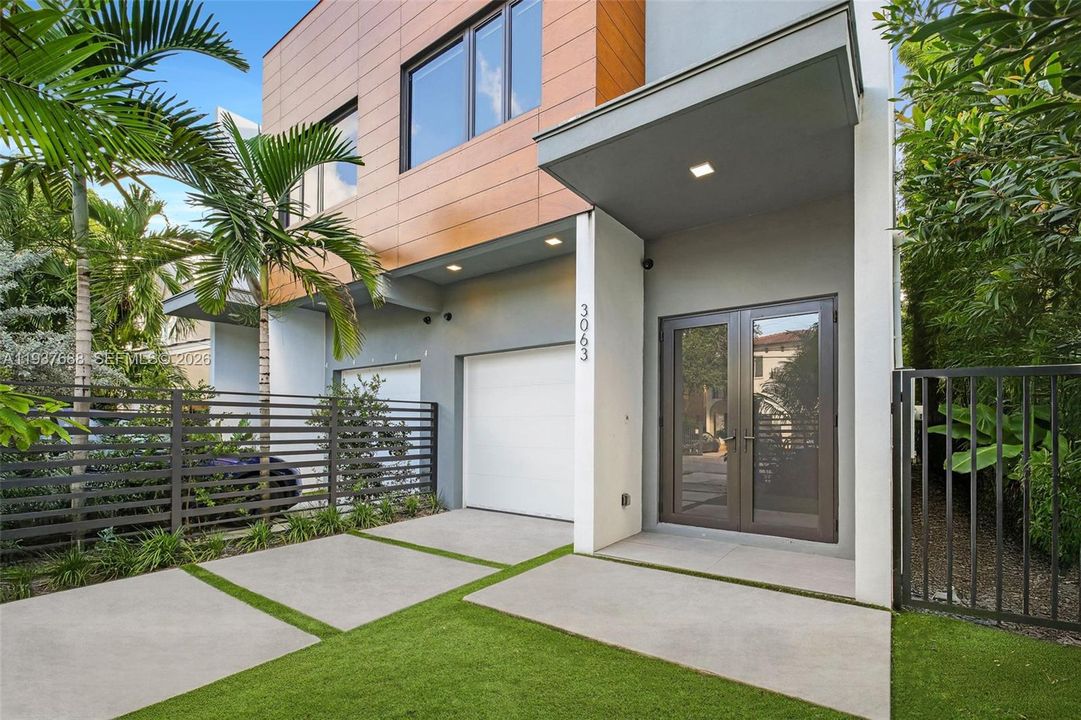 For Sale: $2,285,000 (4 beds, 5 baths, 2424 Square Feet)