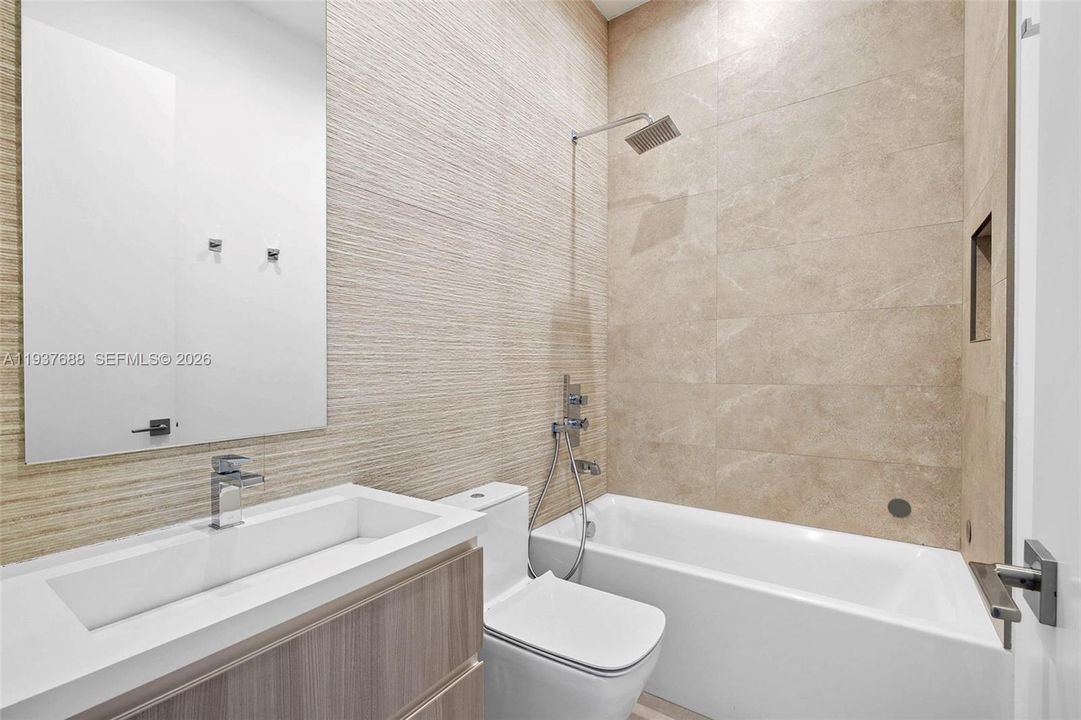 For Sale: $2,285,000 (4 beds, 5 baths, 2424 Square Feet)