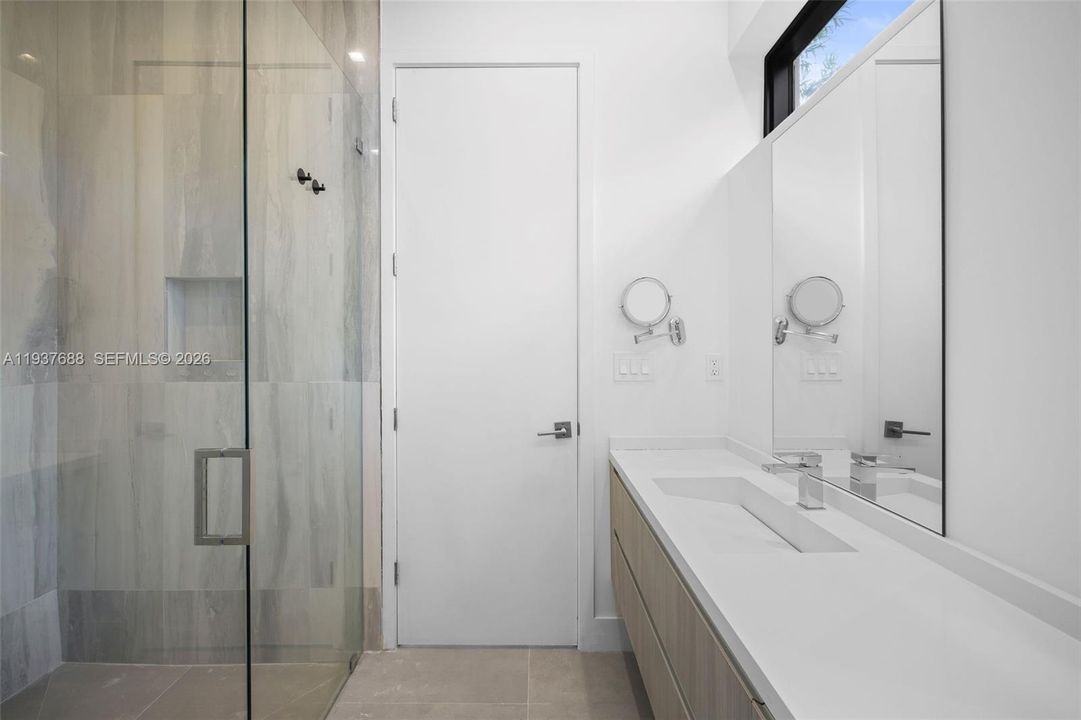 For Sale: $2,285,000 (4 beds, 5 baths, 2424 Square Feet)