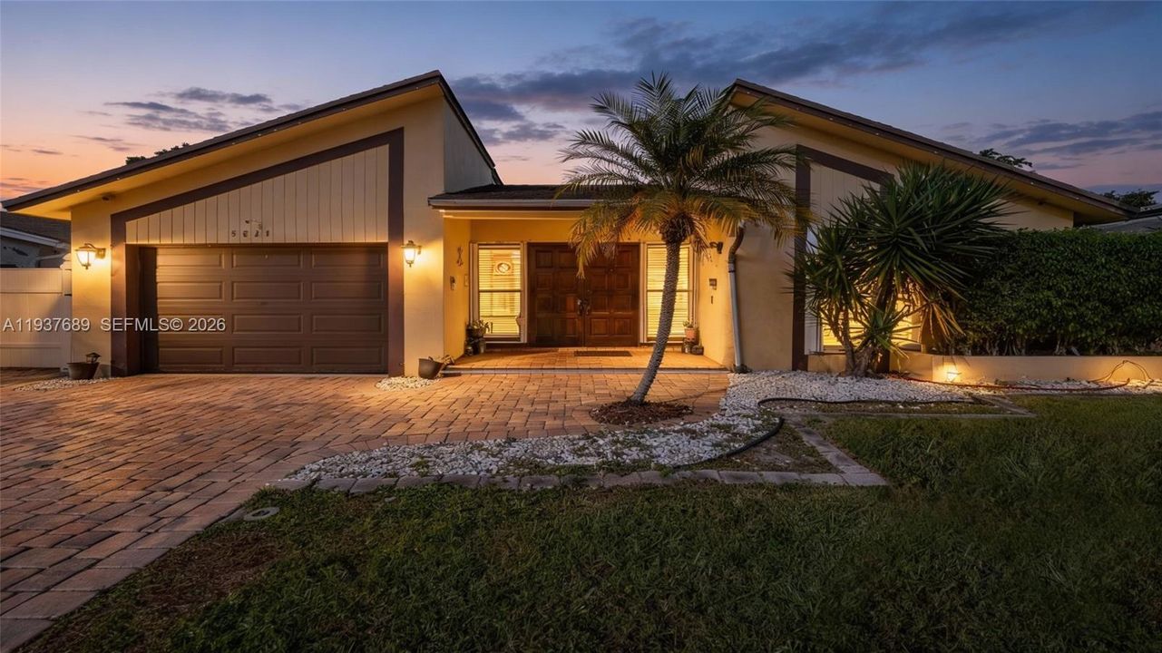 Под контрактом: $3,000 (3 спален, 2 ванн, 1790 Квадратных фут)