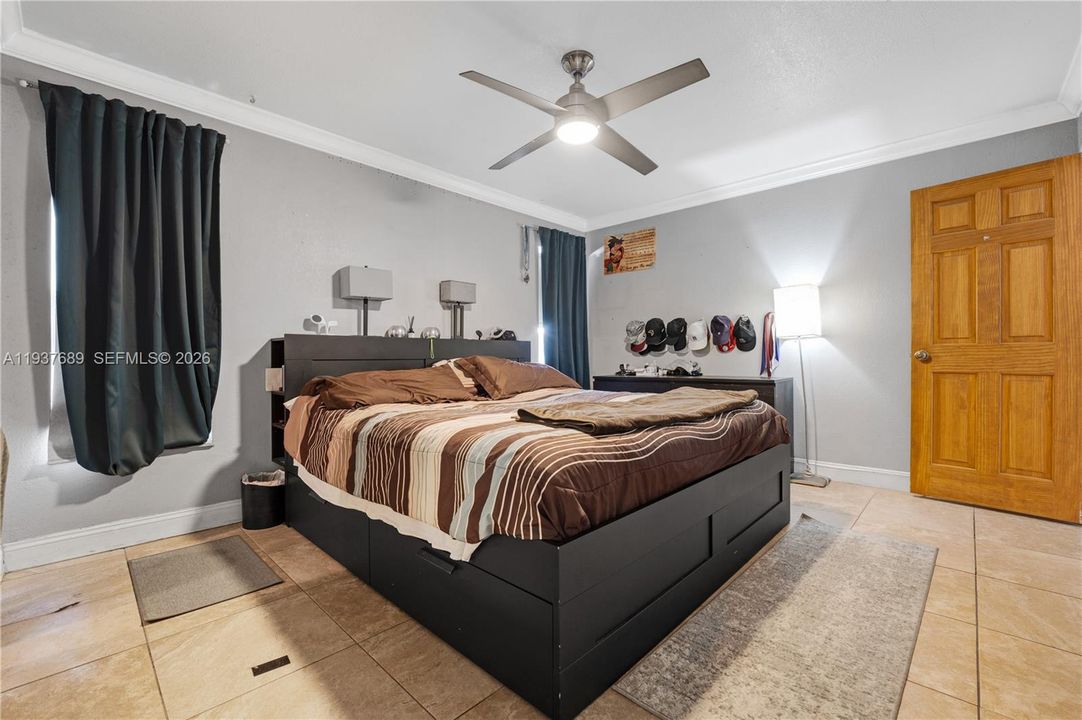 Под контрактом: $3,000 (3 спален, 2 ванн, 1790 Квадратных фут)