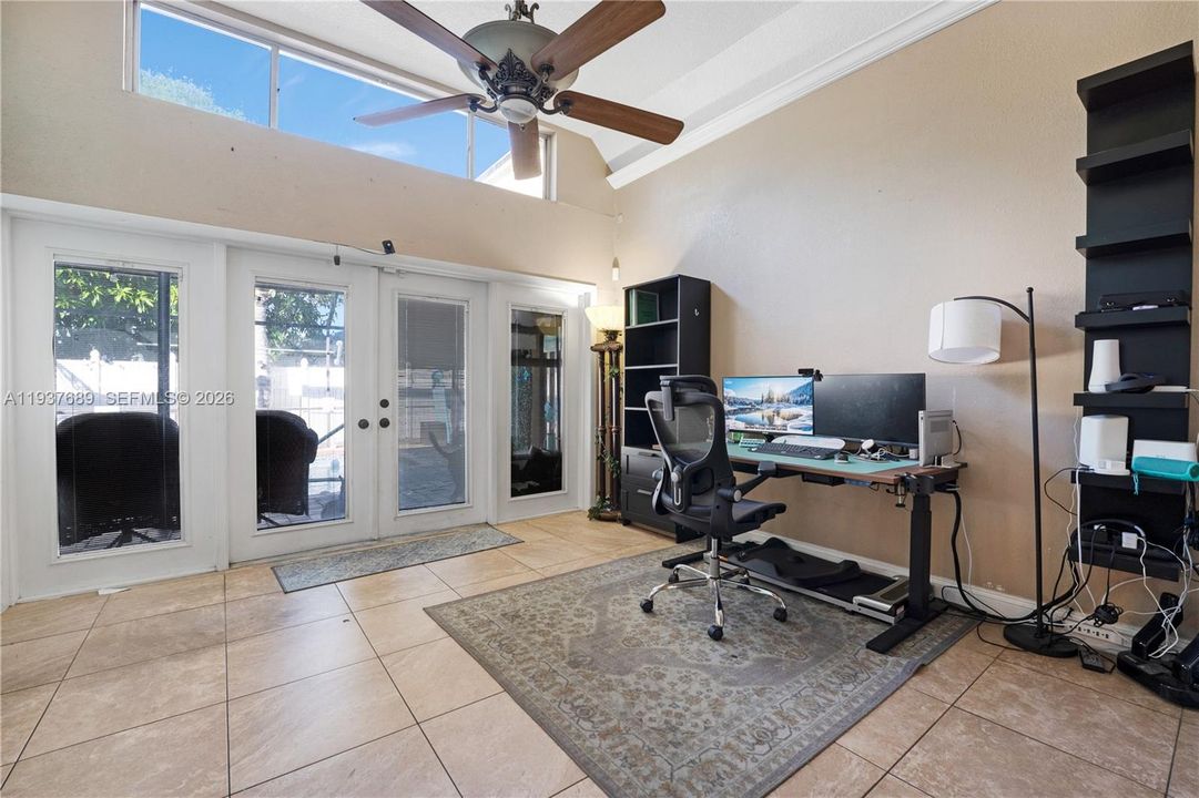 Под контрактом: $3,000 (3 спален, 2 ванн, 1790 Квадратных фут)