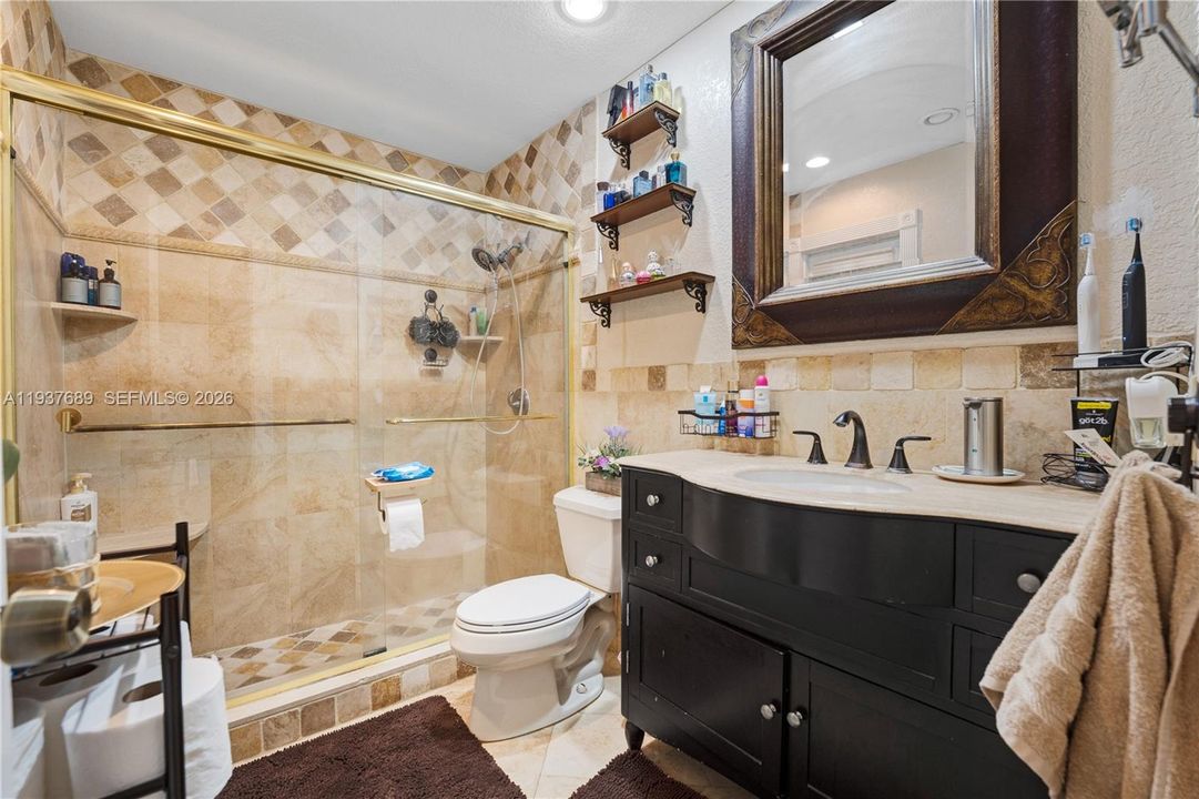 Под контрактом: $3,000 (3 спален, 2 ванн, 1790 Квадратных фут)