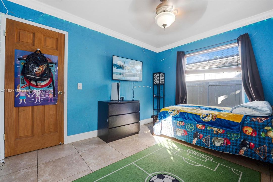 Под контрактом: $3,000 (3 спален, 2 ванн, 1790 Квадратных фут)