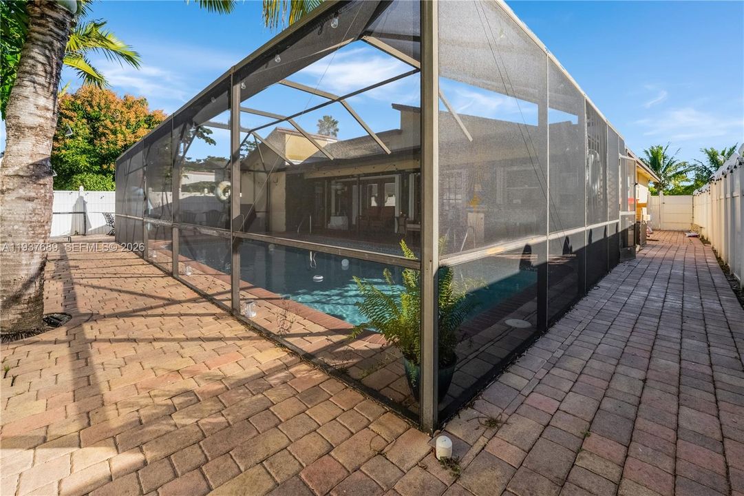 Под контрактом: $3,000 (3 спален, 2 ванн, 1790 Квадратных фут)