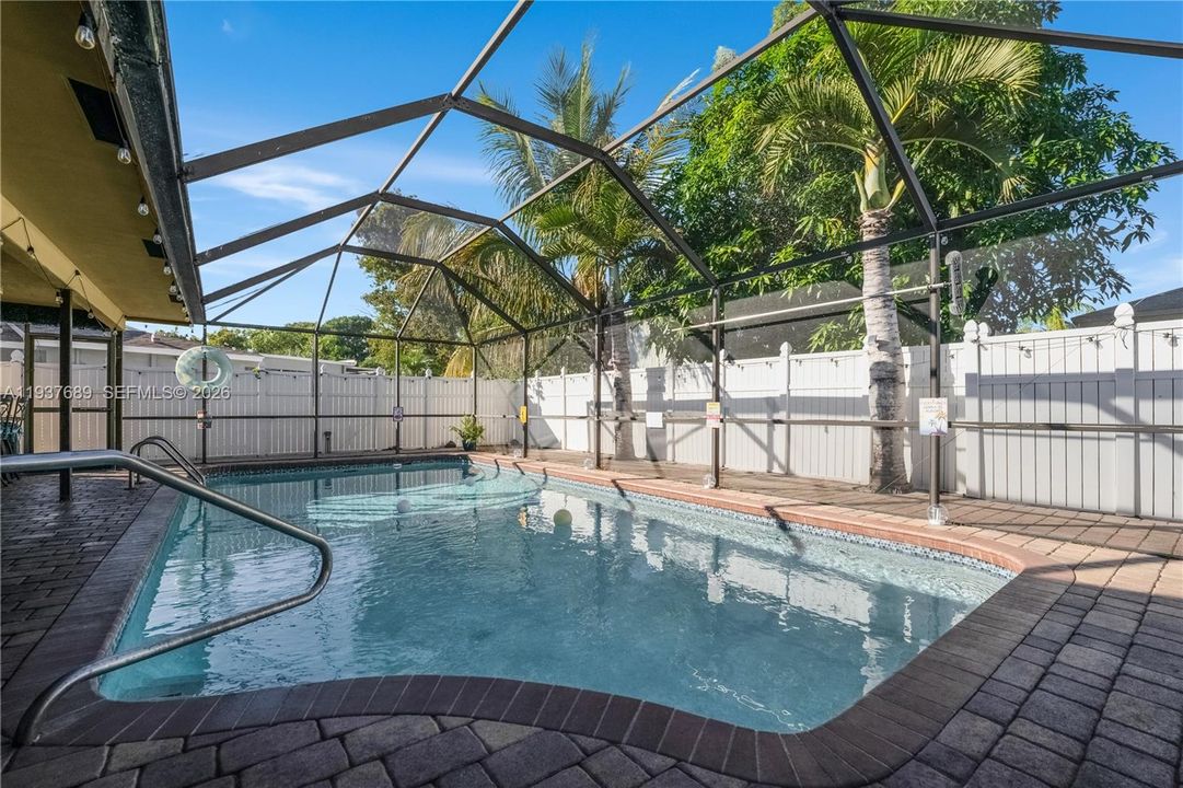 Под контрактом: $3,000 (3 спален, 2 ванн, 1790 Квадратных фут)