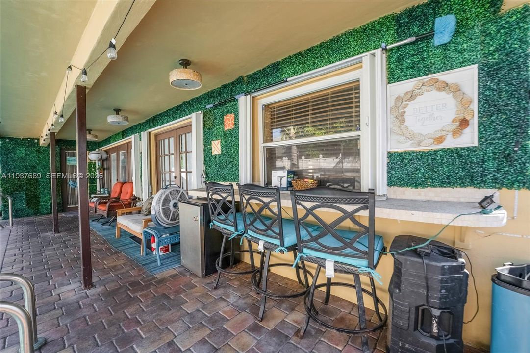 Под контрактом: $3,000 (3 спален, 2 ванн, 1790 Квадратных фут)