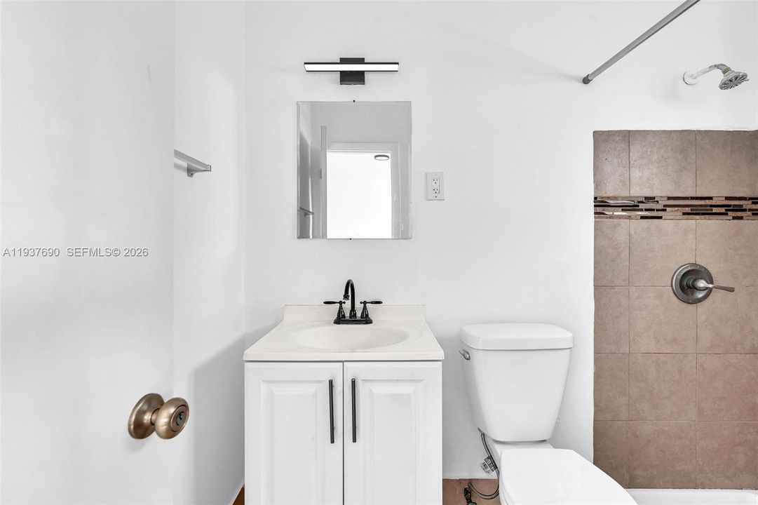 For Rent: $1,475 (1 beds, 1 baths, 5058 Square Feet)