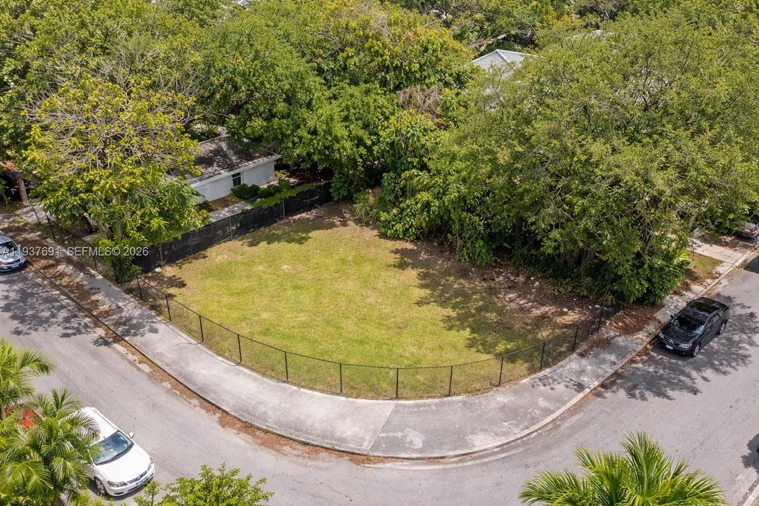 На продажу: $199,500 (0.06 acres)