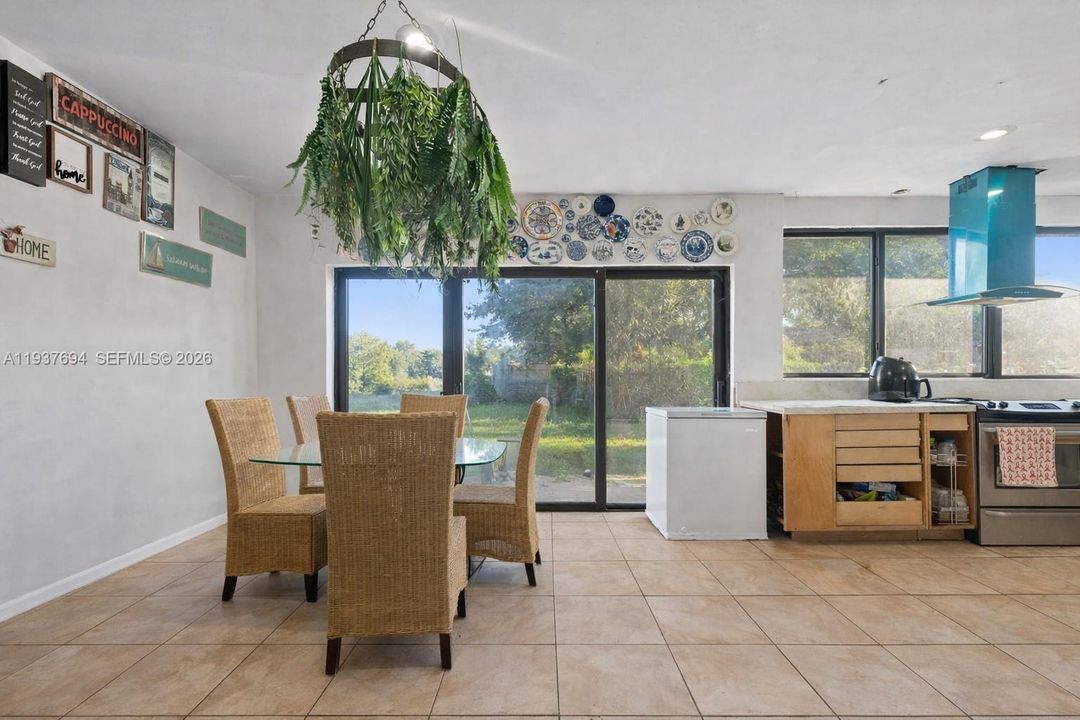 待售: $1,099,999 (3 贝兹, 2 浴室, 1686 平方英尺)