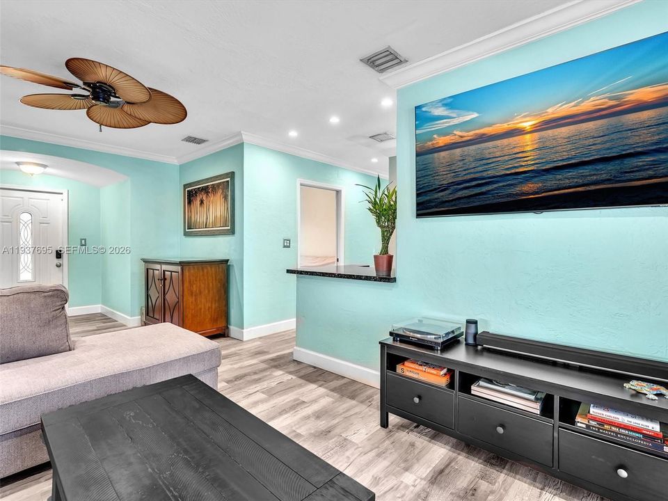 В аренду: $3,500 (3 спален, 1 ванн, 1077 Квадратных фут)