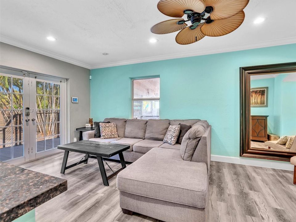 В аренду: $3,500 (3 спален, 1 ванн, 1077 Квадратных фут)