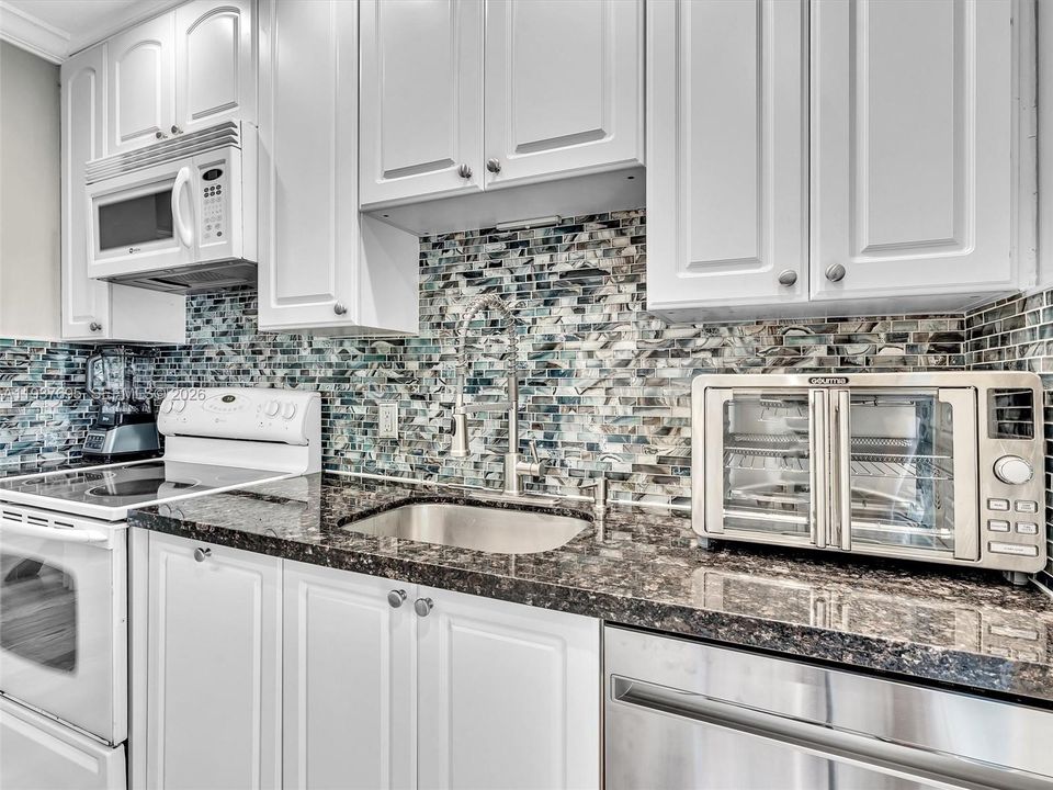 В аренду: $3,500 (3 спален, 1 ванн, 1077 Квадратных фут)