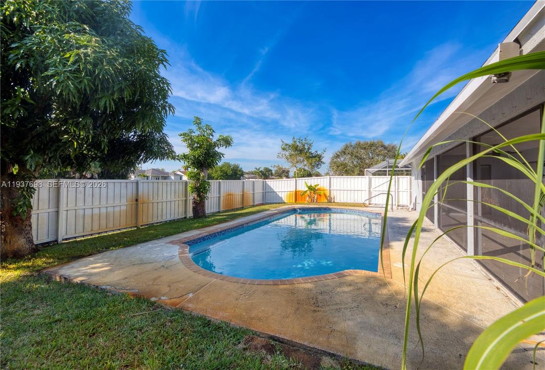 出租: $2,500 (3 贝兹, 2 浴室, 1827 平方英尺)