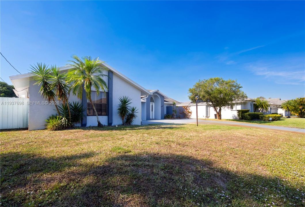 出租: $2,500 (3 贝兹, 2 浴室, 1827 平方英尺)