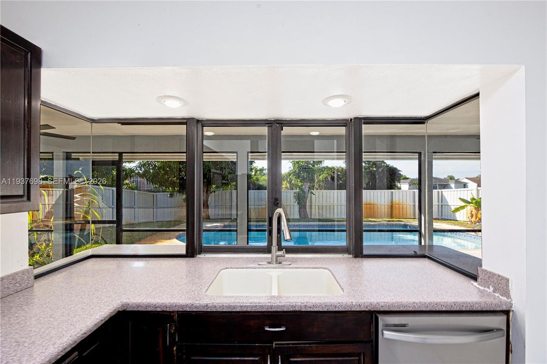 出租: $2,500 (3 贝兹, 2 浴室, 1827 平方英尺)