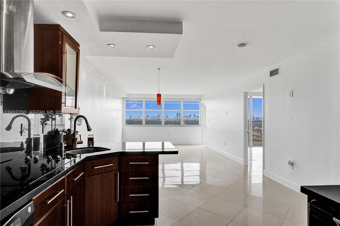 В аренду: $2,000 (1 спален, 2 ванн, 861 Квадратных фут)