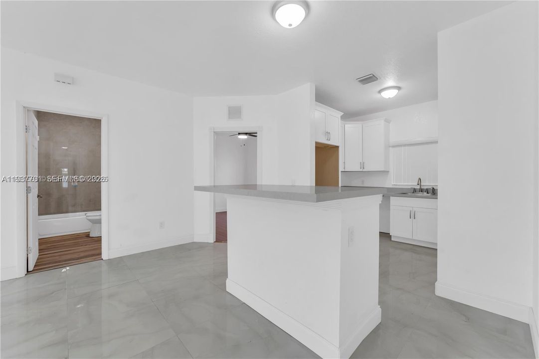 待售: $599,000 (4 贝兹, 3 浴室, 0 平方英尺)