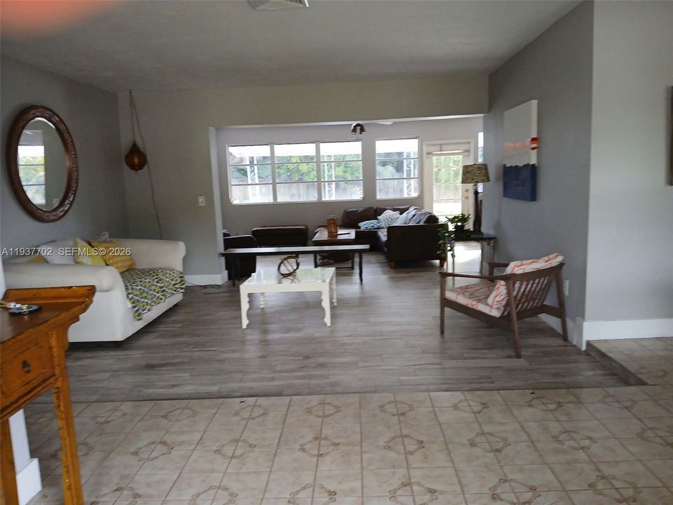 En Venta: $619,900 (3 camas, 2 baños, 1901 Pies cuadrados)