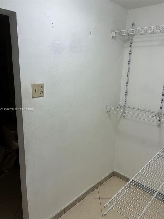 For Rent: $1,300 (1 beds, 1 baths, 600 Square Feet)