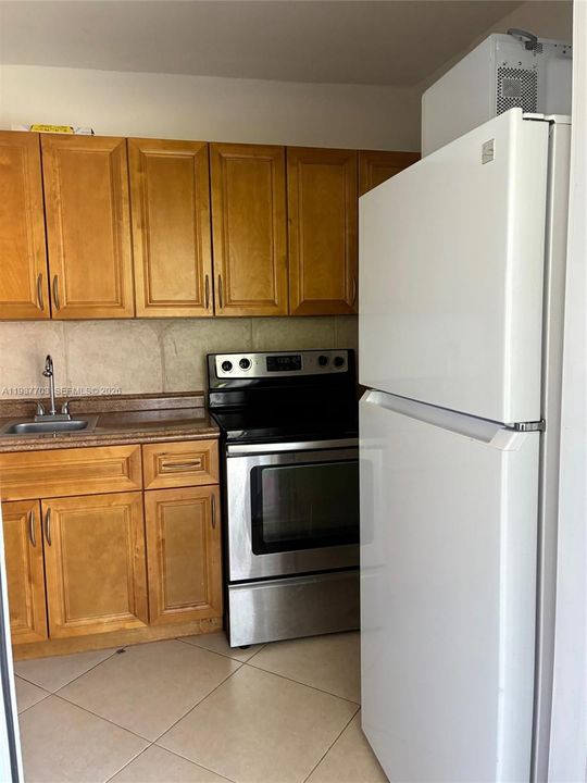 For Rent: $1,300 (1 beds, 1 baths, 600 Square Feet)