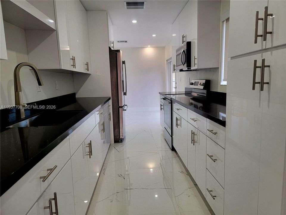 В аренду: $3,000 (4 спален, 2 ванн, 1200 Квадратных фут)