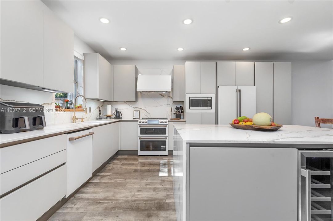 На продажу: $849,921 (4 спален, 3 ванн, 2267 Квадратных фут)