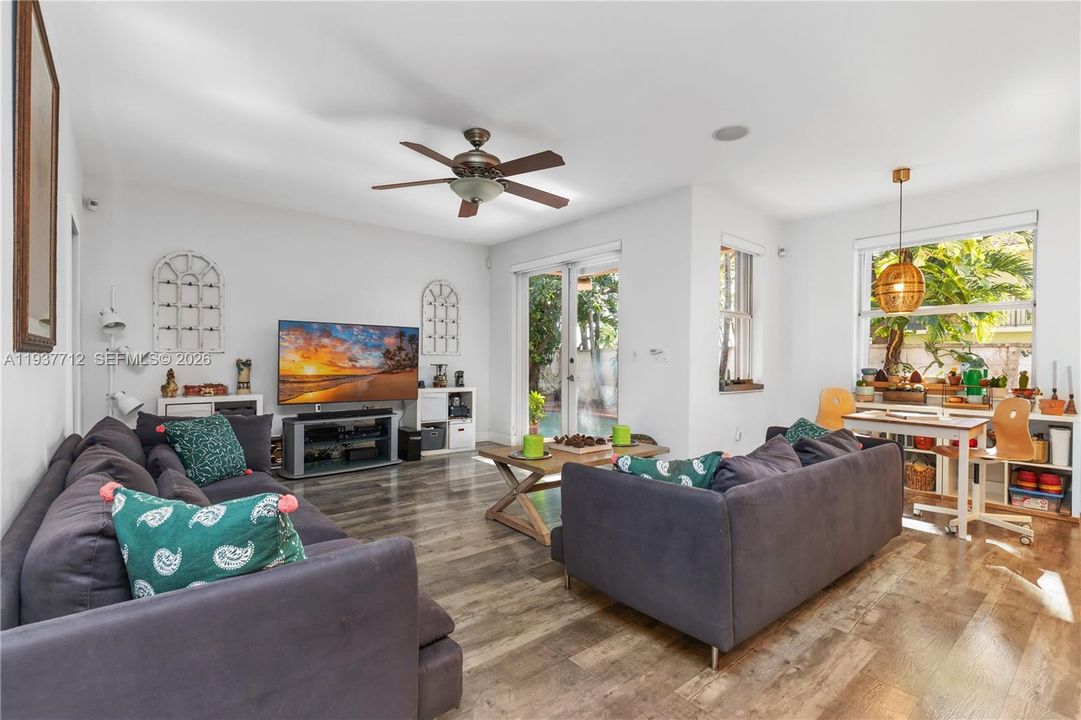 На продажу: $849,921 (4 спален, 3 ванн, 2267 Квадратных фут)