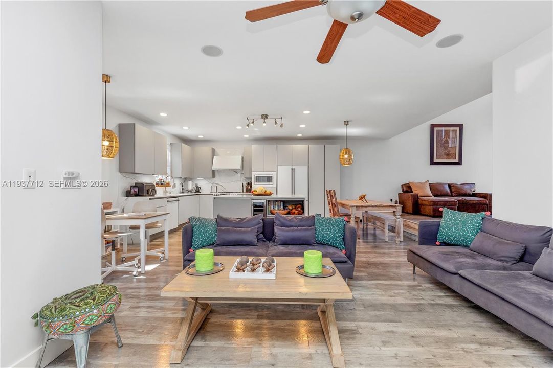 На продажу: $849,921 (4 спален, 3 ванн, 2267 Квадратных фут)