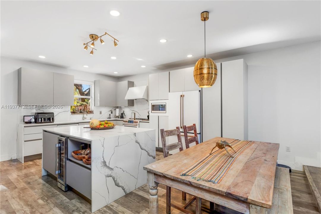 На продажу: $849,921 (4 спален, 3 ванн, 2267 Квадратных фут)