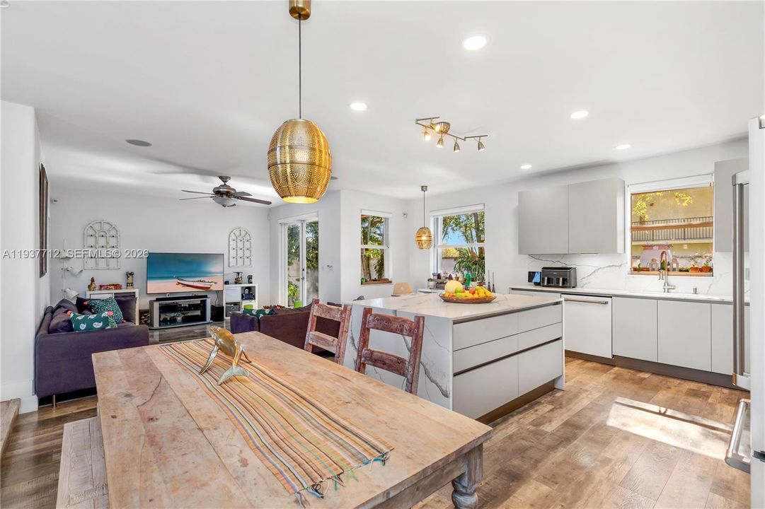 На продажу: $849,921 (4 спален, 3 ванн, 2267 Квадратных фут)