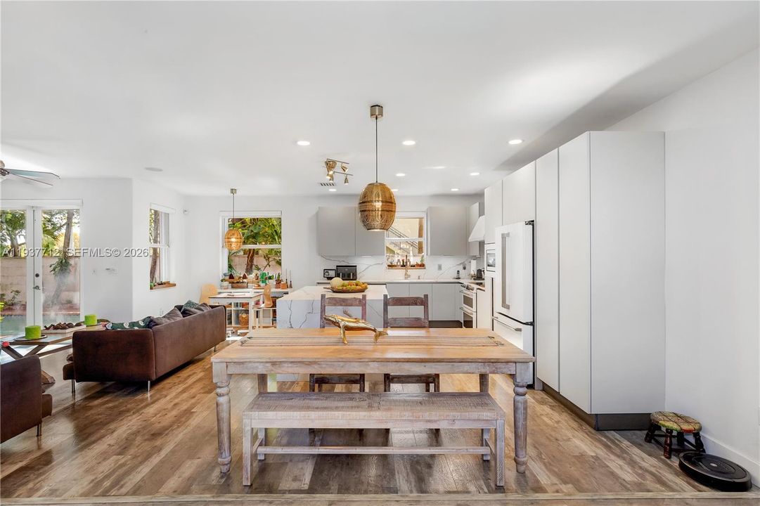 На продажу: $849,921 (4 спален, 3 ванн, 2267 Квадратных фут)