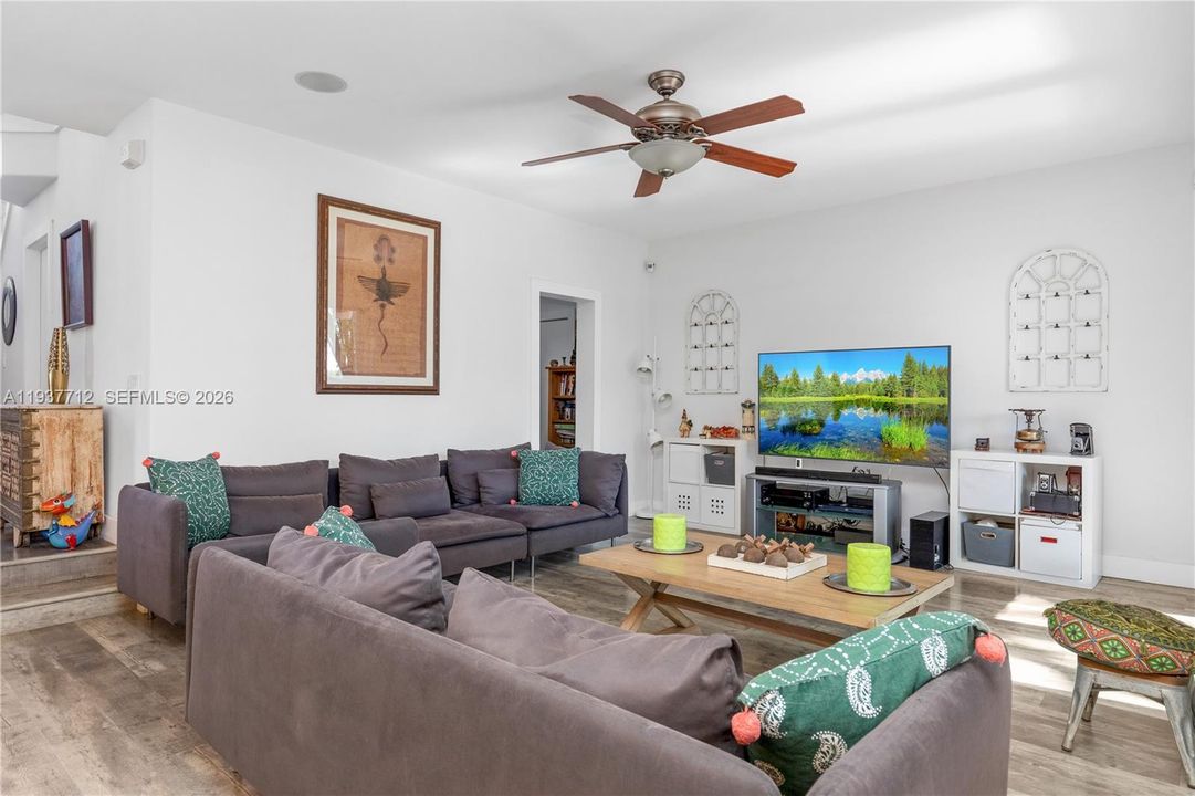 На продажу: $849,921 (4 спален, 3 ванн, 2267 Квадратных фут)