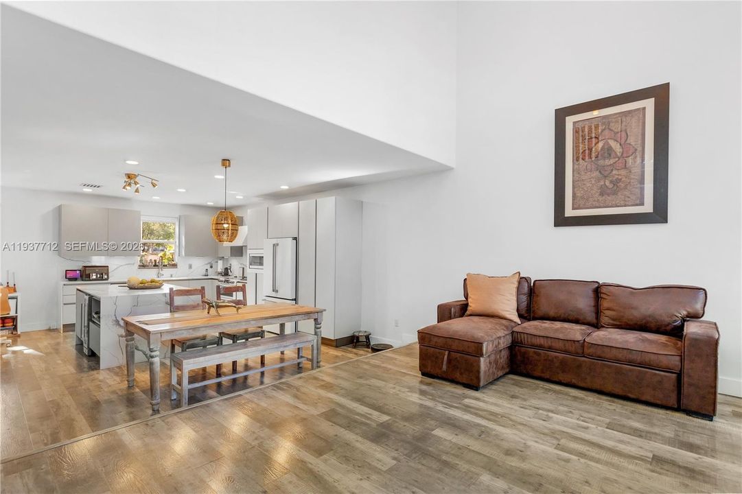 На продажу: $849,921 (4 спален, 3 ванн, 2267 Квадратных фут)