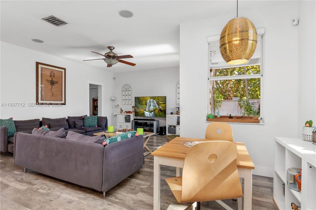 На продажу: $849,921 (4 спален, 3 ванн, 2267 Квадратных фут)