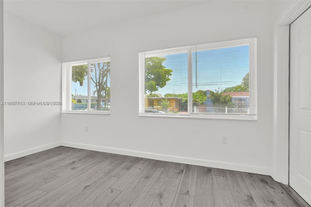 For Rent: $2,200 (2 beds, 1 baths, 907 Square Feet)