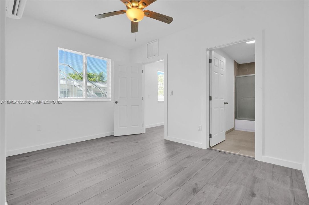 For Rent: $2,200 (2 beds, 1 baths, 907 Square Feet)