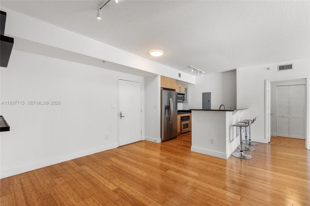 En Venta: $605,000 (2 camas, 2 baños, 1169 Pies cuadrados)