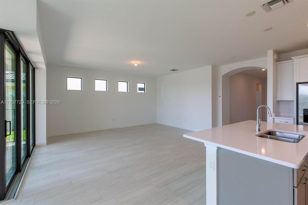 En Venta: $720,000 (3 camas, 2 baños, 2008 Pies cuadrados)