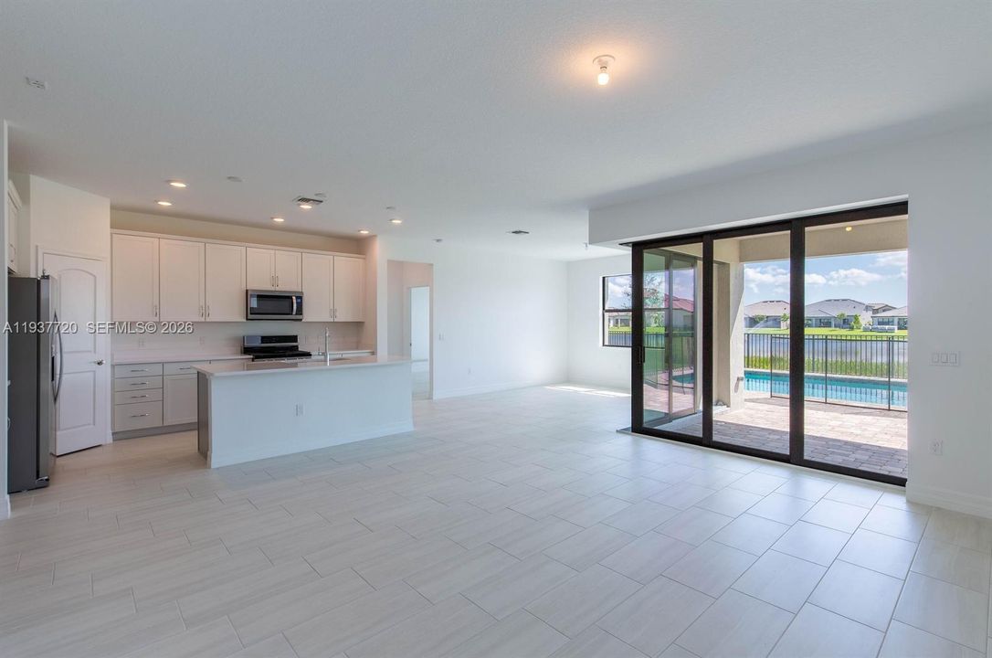 En Venta: $720,000 (3 camas, 2 baños, 2008 Pies cuadrados)