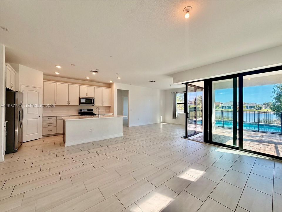 En Venta: $720,000 (3 camas, 2 baños, 2008 Pies cuadrados)