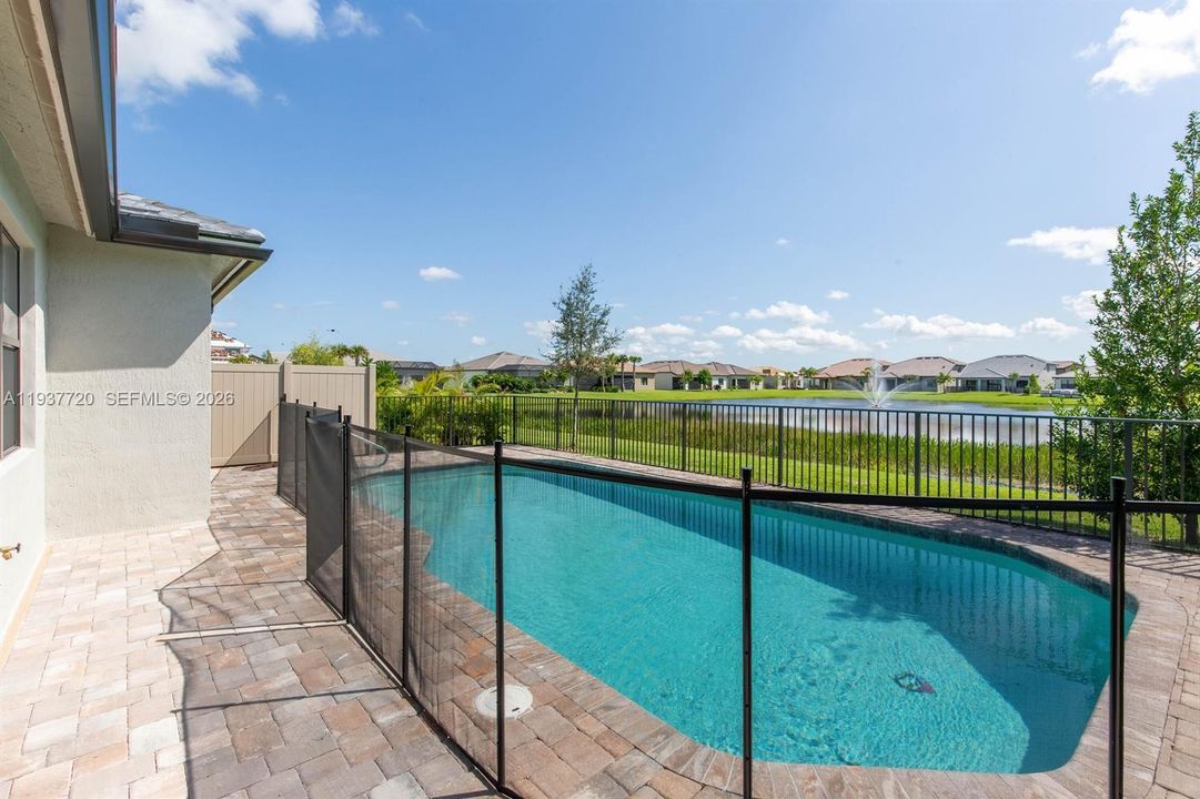 En Venta: $720,000 (3 camas, 2 baños, 2008 Pies cuadrados)