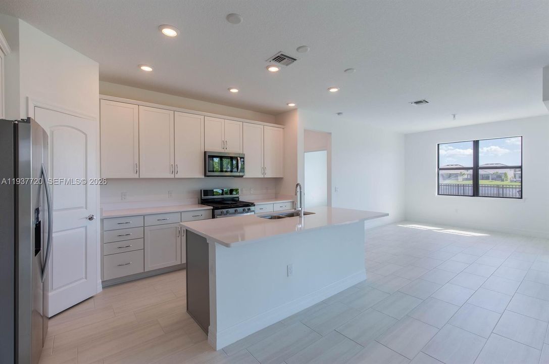 En Venta: $720,000 (3 camas, 2 baños, 2008 Pies cuadrados)