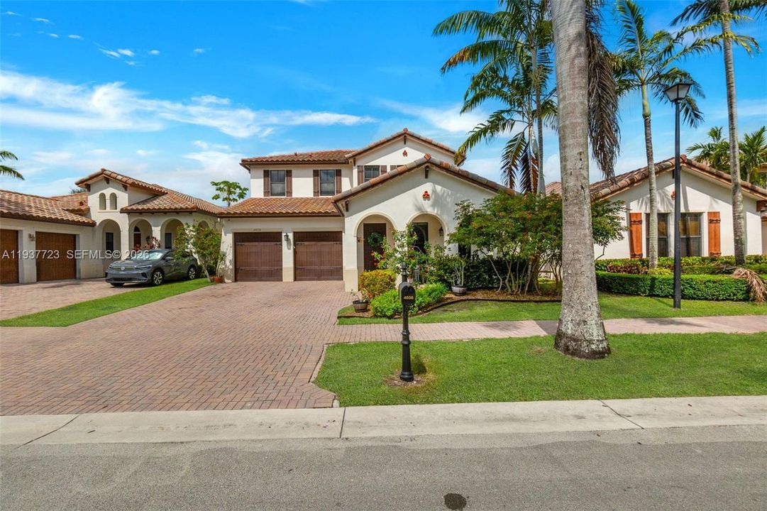 For Rent: $6,000 (4 beds, 3 baths, 2720 Square Feet)