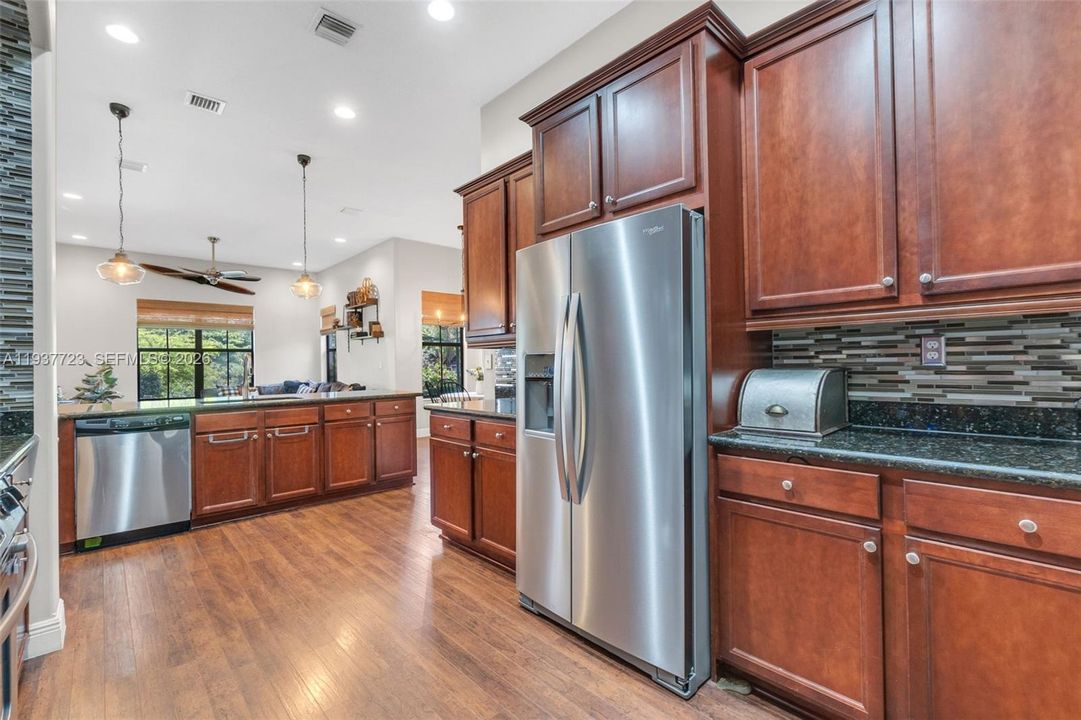 For Rent: $6,000 (4 beds, 3 baths, 2720 Square Feet)