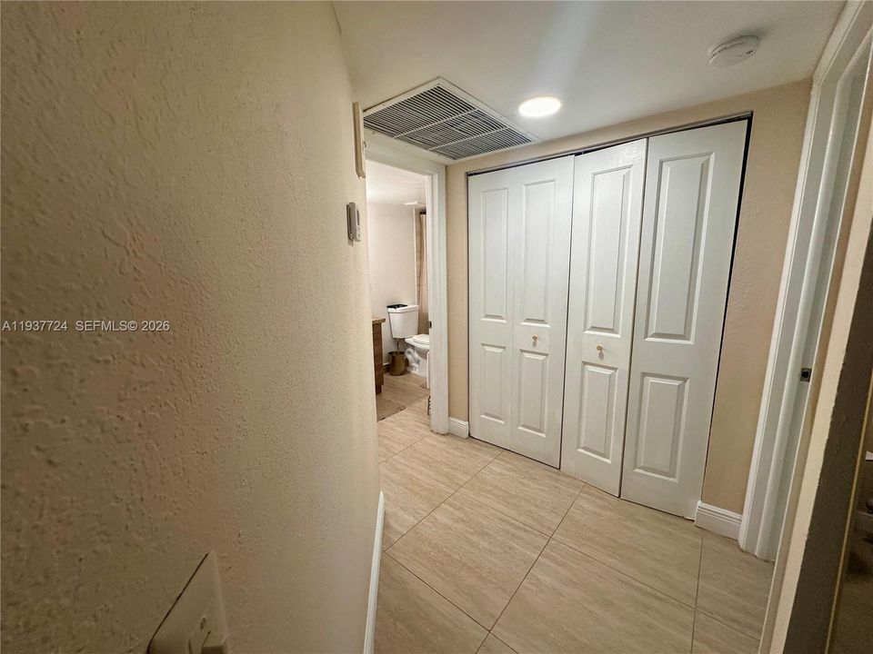 For Rent: $2,050 (1 beds, 1 baths, 810 Square Feet)