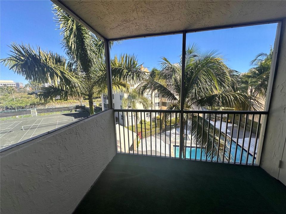 For Rent: $2,050 (1 beds, 1 baths, 810 Square Feet)