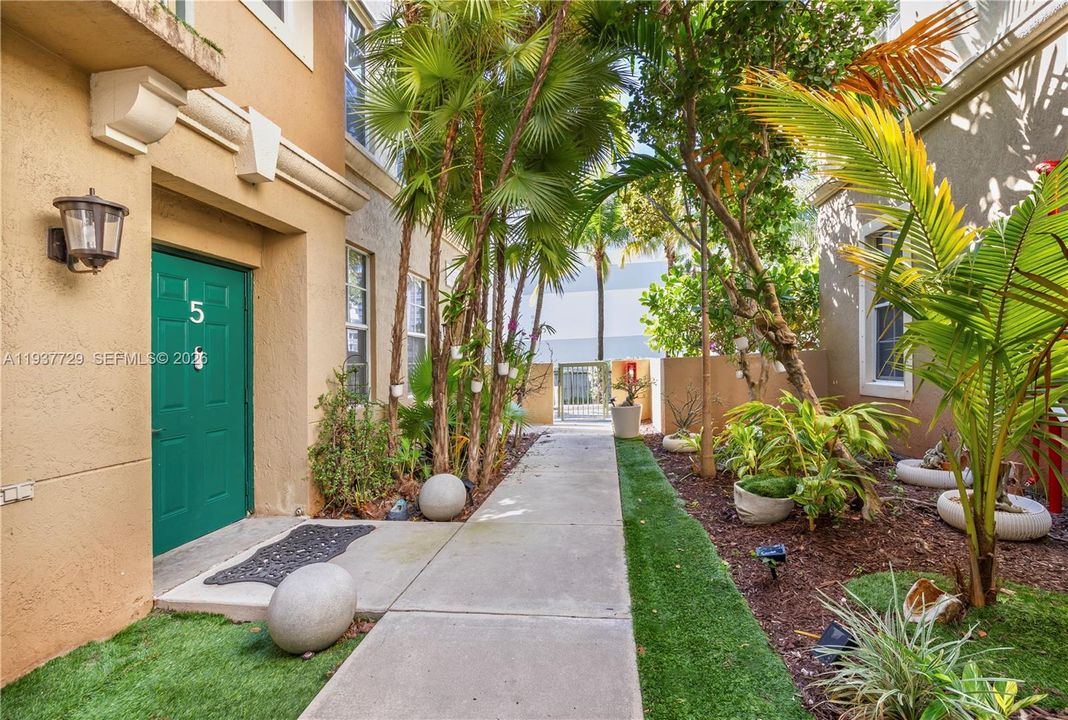 For Sale: $849,000 (3 beds, 2 baths, 1580 Square Feet)